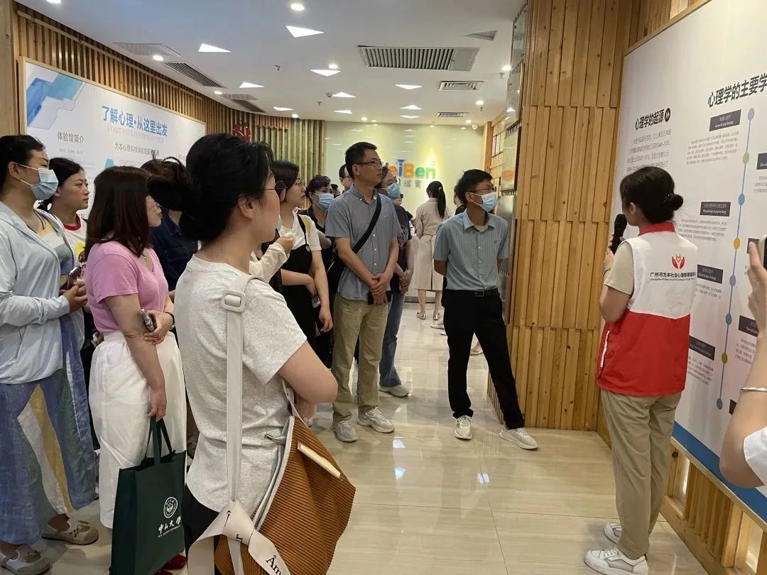 熱烈歡迎徐州民政局、徐州慈善總會領導到訪為本心理科技館